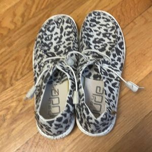 Women’s hey dudes size 8